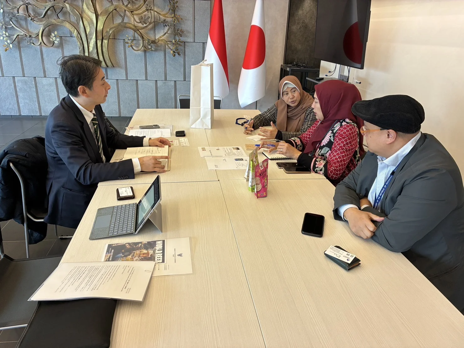 インドネシア共和国大使館での意見交換の様子